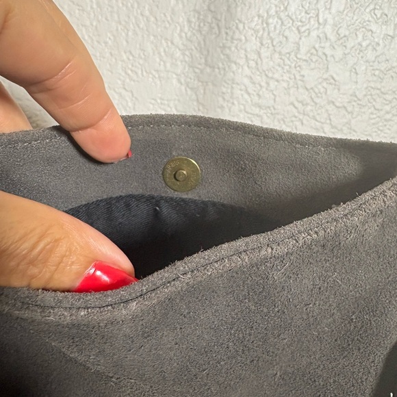 Chic Gray Suede Leather Gold Chain Crossbody Bag with Fringe on Both Sides. - Picture 6 of 15